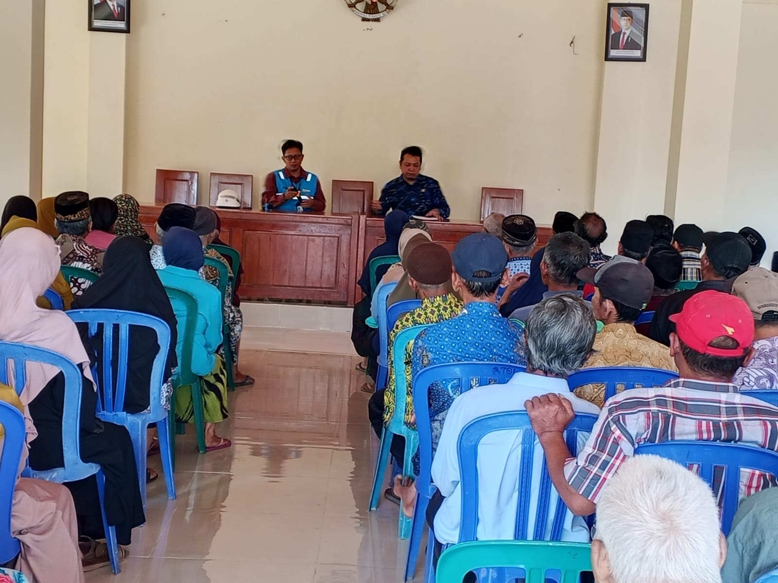 PENYALURAN BANTUAN PLN KEPADA MASYARAKAT DESA SELOTINATAH